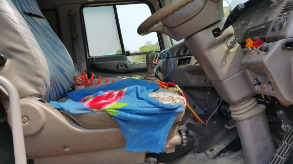 ขายรถพ่วง 24 ล้อ พร้อมขายเต็ม 100 \% แล้ว กระบะเนียมคอกเกษตรดั้ม HINO PROFIA เครื่อ ง.K13C ปี.53  ราคา.1850000 ต่อรองกันได้ สนใจโทรเลย