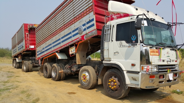 ขายรถพ่วง 24 ล้อ พร้อมขายเต็ม 100 \% แล้ว กระบะเนียมคอกเกษตรดั้ม HINO PROFIA เครื่อ ง.K13C ปี.53  ราคา.1850000 ต่อรองกันได้ สนใจโทรเลย