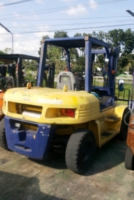 ขายรถ komatsu ดีเซล ขนาด 5 ตัน รุ่น 7 เสาสูง 3 เมตร