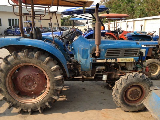 แทรคเตอร์ CHAMP 4242 4WD