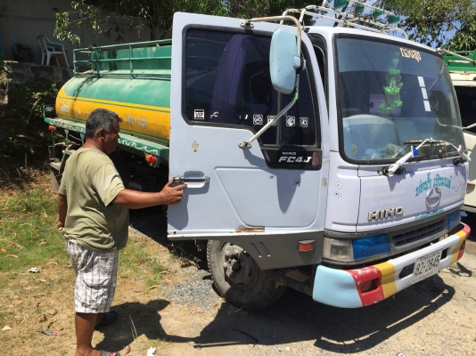 6ลัอรถน้ำHino FC4J.  รถปี2542 สภาพดีพร้อมใช้....ถังประมาณ6000ลิตร เล่มติดมือ