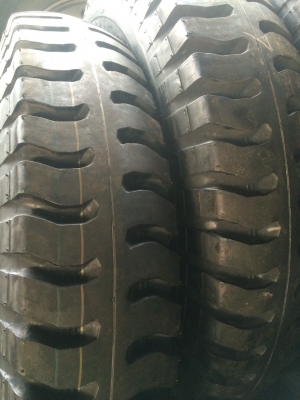 ถูกจริง!!!!!ขายยางรถบรรทุกใหม่ DEESTONE มีทั้ง 1000, 1100, 11R22.5 ยางใน  รองคอ