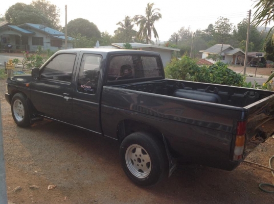 ขายนิสสันบิ๊กเอ็มปี 96 จอโค้ง เครื่อง 2500 ซีซี ฝาแดง สภาพสวยบาง