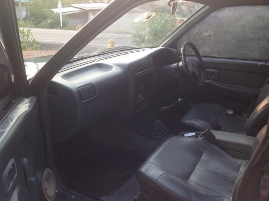 ขายนิสสันบิ๊กเอ็มปี 96 จอโค้ง เครื่อง 2500 ซีซี ฝาแดง สภาพสวยบาง