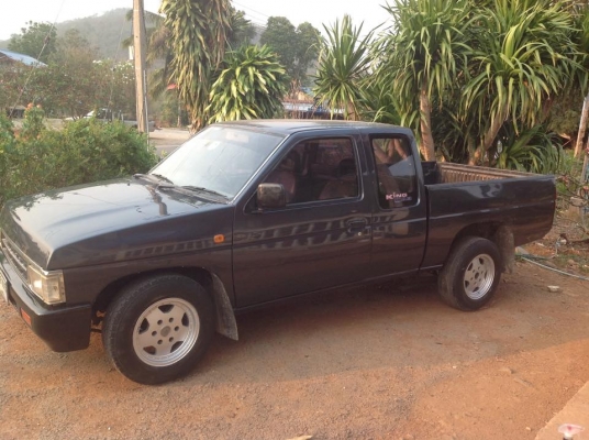 ขายนิสสันบิ๊กเอ็มปี 96 จอโค้ง เครื่อง 2500 ซีซี ฝาแดง สภาพสวยบาง