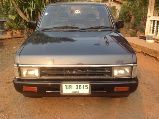 ขายนิสสันบิ๊กเอ็มปี 96 จอโค้ง เครื่อง 2500 ซีซี ฝาแดง สภาพสวยบาง