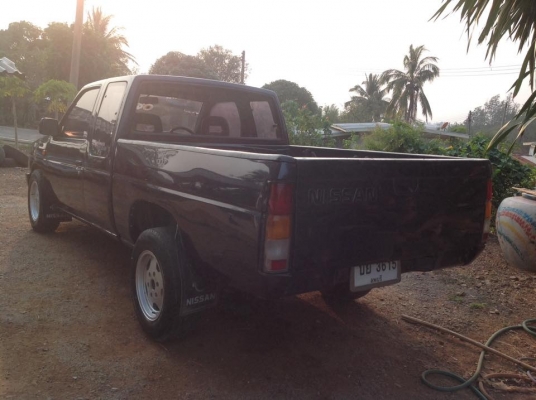ขายนิสสันบิ๊กเอ็มปี 96 จอโค้ง เครื่อง 2500 ซีซี ฝาแดง สภาพสวยบาง