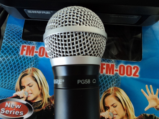 ไมค์ลอย Shure ของแท้ แถมไมล์สายอีก 2 ตัว ไมค์ลอย Shure ของแท้ แถมไมล์สายอีก 2 ตัว