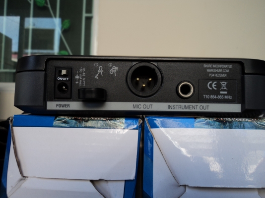 ไมค์ลอย Shure ของแท้ แถมไมล์สายอีก 2 ตัว ไมค์ลอย Shure ของแท้ แถมไมล์สายอีก 2 ตัว