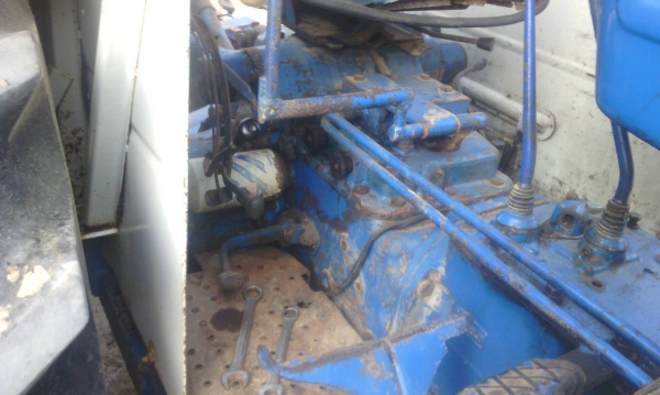 รถไถ FORD เจ้าของเขาขาย 250000 บาท ค่านายหน้า 3000 บาท รับได้มาเลยครับ