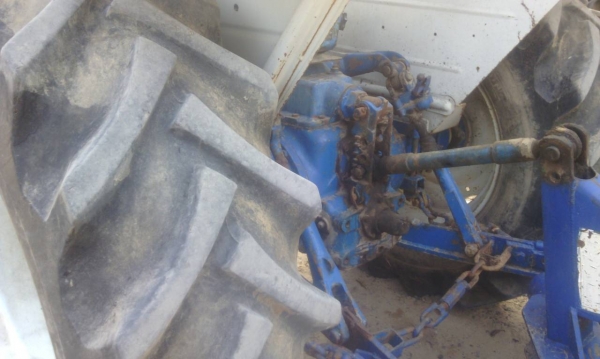 รถไถ FORD เจ้าของเขาขาย 250000 บาท ค่านายหน้า 3000 บาท รับได้มาเลยครับ