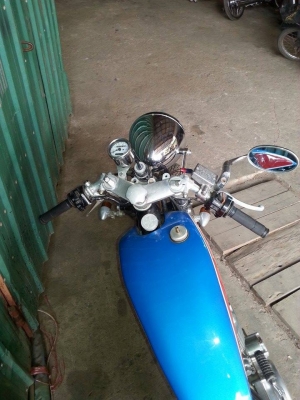 ขาย sr400 ของเเต่งหลายอย่างอยู่ครับลองดูเอาครับ