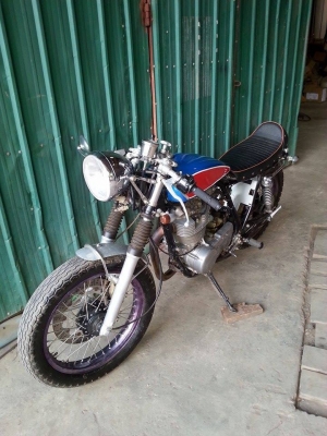 ขาย sr400 ของเเต่งหลายอย่างอยู่ครับลองดูเอาครับ