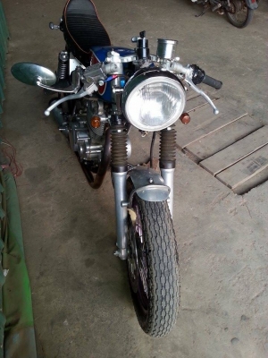 ขาย sr400 ของเเต่งหลายอย่างอยู่ครับลองดูเอาครับ