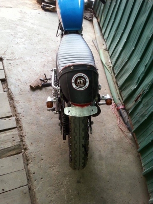 ขาย sr400 ของเเต่งหลายอย่างอยู่ครับลองดูเอาครับ