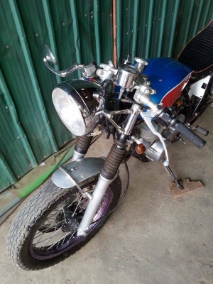 ขาย sr400 ของเเต่งหลายอย่างอยู่ครับลองดูเอาครับ