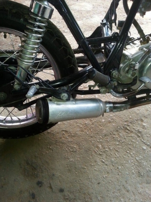 ขาย sr400 ของเเต่งหลายอย่างอยู่ครับลองดูเอาครับ