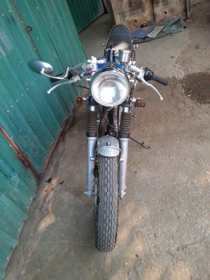 ขาย sr400 ของเเต่งหลายอย่างอยู่ครับลองดูเอาครับ