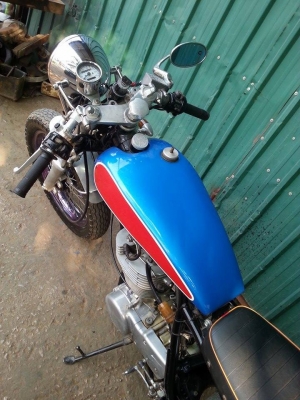 ขาย sr400 ของเเต่งหลายอย่างอยู่ครับลองดูเอาครับ