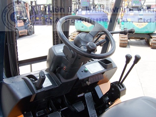 ขายรถ โฟล์คลิฟท์ TOYOTA รุ่น 7-FD30