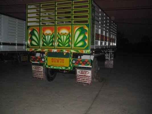 ลดราคาสุดสุด ลูกพ่วงต่อใหม่ถูกสุดสุดไม่ต้องรอนาน ลูกพ่วง 3เพลาดั้ม ราคา 690000บาทเท่านั้นกะบะยาว6.90 เมตรกว้าง2.50 เมตร สูง 1.60 เมตรพื้นหนา 5มิลคานเหล็กรางหนา เสาหนา4 มิล เสริมความแข็งแรงดามในเสา  ชัชซีชับคอยาว เพลาSMM ดั้ม SMM 20ตัน ไม่รวมยางครับเอสเซอร