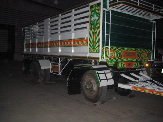 ลดราคาสุดสุด ลูกพ่วงต่อใหม่ถูกสุดสุดไม่ต้องรอนาน ลูกพ่วง 3เพลาดั้ม ราคา 690000บาทเท่านั้นกะบะยาว6.90 เมตรกว้าง2.50 เมตร สูง 1.60 เมตรพื้นหนา 5มิลคานเหล็กรางหนา เสาหนา4 มิล เสริมความแข็งแรงดามในเสา  ชัชซีชับคอยาว เพลาSMM ดั้ม SMM 20ตัน ไม่รวมยางครับเอสเซอร