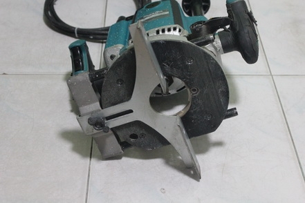 เครื่องเราเตอร์   มากิต้า  รุ่น RP1800 สภาพดีพร้อมใช้อุปกรณ์ครบครับ