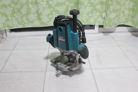 เครื่องเราเตอร์   มากิต้า  รุ่น RP1800 สภาพดีพร้อมใช้อุปกรณ์ครบครับ