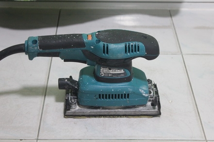 เครื่องขัดกระดาษทราย มากิต้า  190วัตต์ ปรับรอบได้  สภาพพร้อมใช้งานครับ