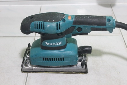 เครื่องขัดกระดาษทราย มากิต้า  190วัตต์ ปรับรอบได้  สภาพพร้อมใช้งานครับ