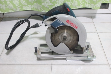 เลื่อยวงเดือนขนาดใบ 7 นิ้ว บ๊อช ขนาด 1400 วัตต์ อุปกรณ์ครบชุดพร้อมใช้งานครับ