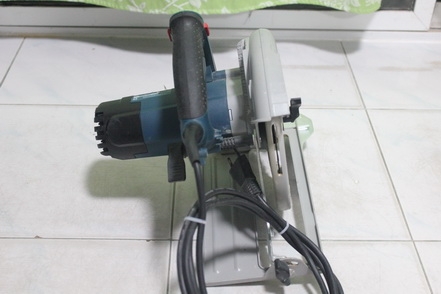 เลื่อยวงเดือนขนาดใบ 7 นิ้ว บ๊อช ขนาด 1400 วัตต์ อุปกรณ์ครบชุดพร้อมใช้งานครับ