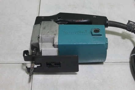 เลื่อยจิ๊กซอร์ makita 4300 BA รุ่นยอดนิยม ทนทานมาก ตัวนี้ยังผลิต ญี่ปุ่นอยู่ครับ