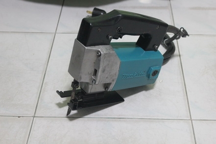 เลื่อยจิ๊กซอร์ makita 4300 BA รุ่นยอดนิยม ทนทานมาก ตัวนี้ยังผลิต ญี่ปุ่นอยู่ครับ