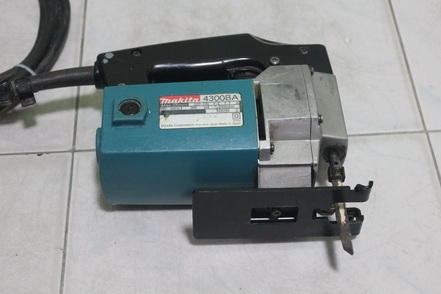 เลื่อยจิ๊กซอร์ makita 4300 BA รุ่นยอดนิยม ทนทานมาก ตัวนี้ยังผลิต ญี่ปุ่นอยู่ครับ