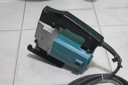 เลื่อยจิ๊กซอร์ makita 4300 BA รุ่นยอดนิยม ทนทานมาก ตัวนี้ยังผลิต ญี่ปุ่นอยู่ครับ