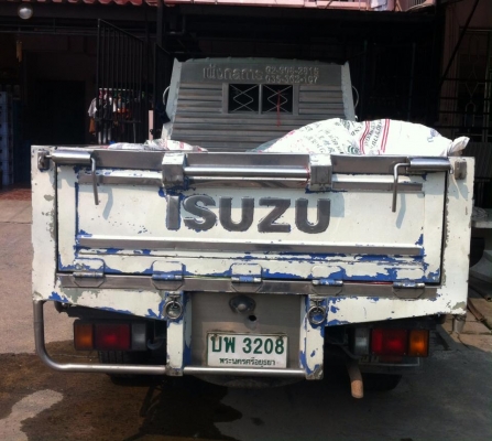 ขายรถบรรทุก4ล้อกลางISUZUกระบะเลส