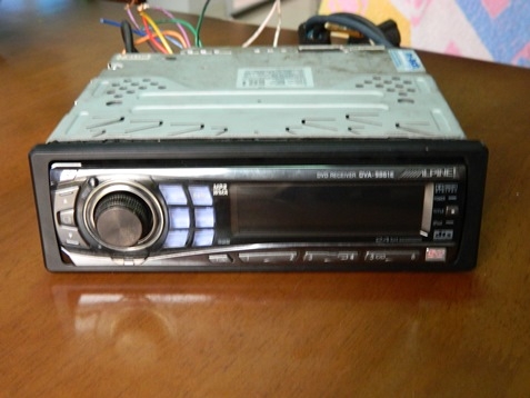 ขาย เครื่องเล่น ดี วี ดี ติดรถยนตร์ ALPINE