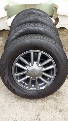 ขายล้อแม็กพร้อมยางป้ายแดง dmax 16"x6.5"et41 6 รู 139.7 ยาง bridgestone duravis r611 215 /70r16 ยางผลิตสัปดาห์ที่ 51 ปี 2014 ตุ่มและสีที่หน้ายางมีทุกเส้นครับ big-m, frontier , strada, ranger, bt-50 , colorado ก็ใส่ได้ครับ ขายทั้งชุด 17,500 บาทครั