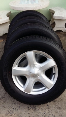 ขายล้อแม็กพร้อมยางถอดป้ายแดง dmax 17"x7" et33 6 รู 139.7 ยาง bridgestone dueler h/t 840 255/65r17 ยางผลิตสัปดาห์ที่ 31 ปี 2014 ตุ่มที่หน้ายางมีทุกเส้นครับ triton plus, pajerosport ก็ใส่ได้ครับ ขายทั้งชุด 21,500 บาทครับ สนใจติดต่อเล็กคลองสามครับ