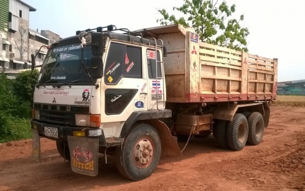 ขายไอ้หลง FN527M-A คัสซีสวยตลอดเส้น วางเครื่อง 6D17 210 แรงม้า เกียร์ 10 สปีด ยางเต็มทั้ง 10 เส้น แอร์เย็น ทะเบียนเต็มพร้อมโอน