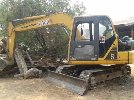 ขายด่วนรถแบคโฮKOMATSUPC70-7รถสวยสภาพเต็มมีใบดัน