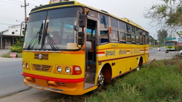 รถบัส 10 เมตร เครื่อง  6BD1 เทอร์โบ เกียร์ร็อค มีเครื่องเสียง พร้อมจอทีวี