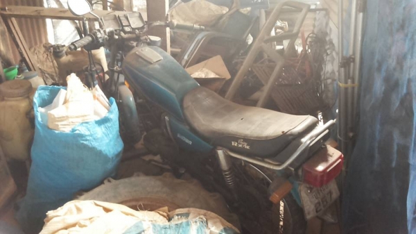 **8,800 บ.ต่อรอง///YAMAHA คอนคอร์ด** ขาย YAMAHA RX K มอเตอไซค์ เก๋าๆ สภาพเดิมๆ ของค่อนข้างครบ  มือเดียว เครื่อง เกียร์เดิม เครื่องดี แรง เกียร์ดี ช่วงล่างแน่น บอดี้เดิม ถังไม่ผุ ตอนนี้จอด ครับ ครัชไม่จับ ยังไม่ได้ซ่อม ยางยังดี สีสันยังสวย ขายตามสภาพ เล่มท