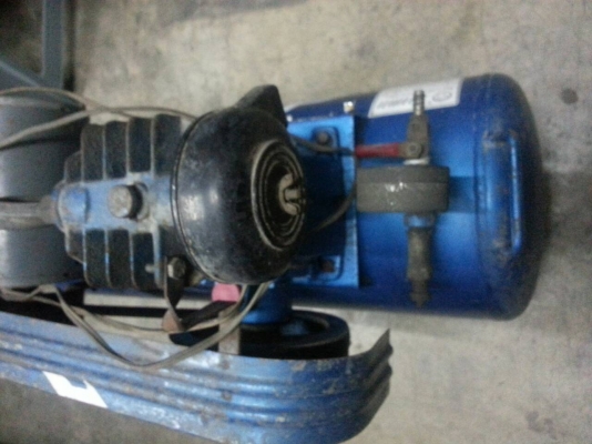 ขายปั้มลมสูบเดียว puma มอเตอร์1/4เเรงราคา3000บาท