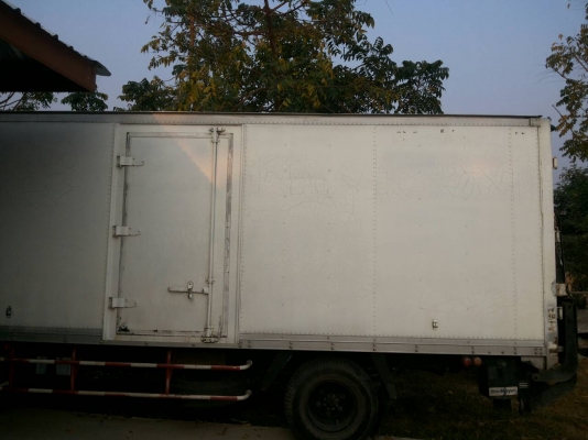 หกล้อ อีซุซู NPR130โบว์ รถห้างมือเดียวป้ายแดง สภาพดีสวยเดิมทั้งคัน บรรทุกตู้แห้งยาว5เมตร ระบบไฮโลริกค์ สภาพดี เอกสาร ทะเบียนพร้อมโอน ราคาต่อรองได้ครับ