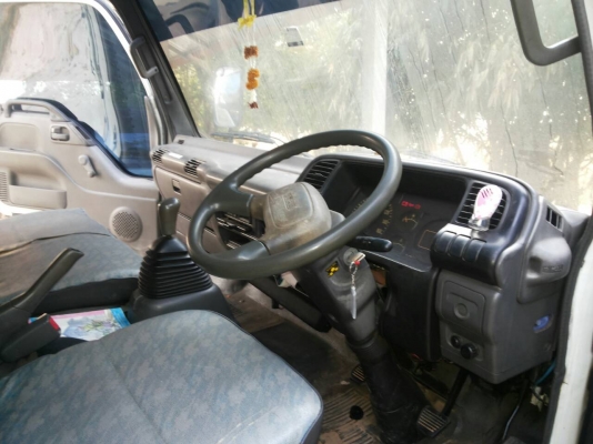 หกล้อ อีซุซู NPR130โบว์ รถห้างมือเดียวป้ายแดง สภาพดีสวยเดิมทั้งคัน บรรทุกตู้แห้งยาว5เมตร ระบบไฮโลริกค์ สภาพดี เอกสาร ทะเบียนพร้อมโอน ราคาต่อรองได้ครับ