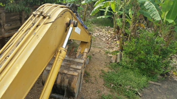 ขายด่วน KOMATSU PC200-5 รถสวยพร้อมใช้ เอกสารเล่มทะเบียน ขายด่วน KOMATSU PC200-5 รถสวยพร้อมใช้ เอกสารเล่มทะเบียน