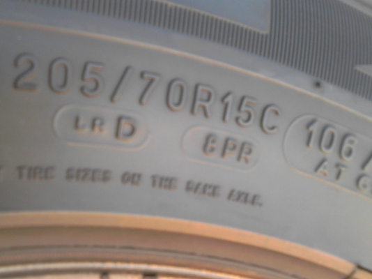 205/70 R15 MICHELIN AGILIS ปี 13 มี 2 เส้น ดูภาพชัดทุกมุมมองได้ที่ไลน์ไอดี 0814273941