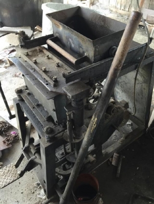 ขายเครื่องอัดบล็อก รวมเครื่องโม่ รวมมอเตอร์ 3 เฟส ติดต่อ 081-2990958/089-8368497 (เจ้าของขายเอง)